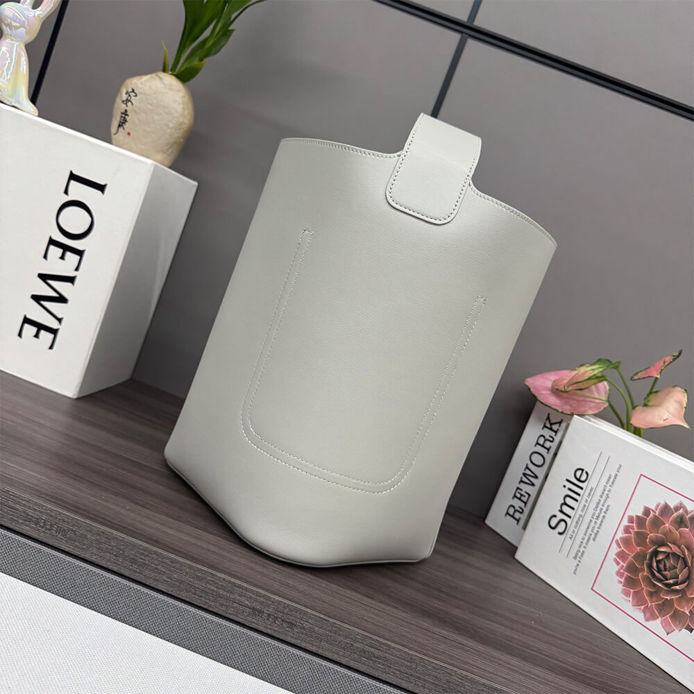 LOEWE Medium Pebble bucket in smooth calfskin(high-end grade)