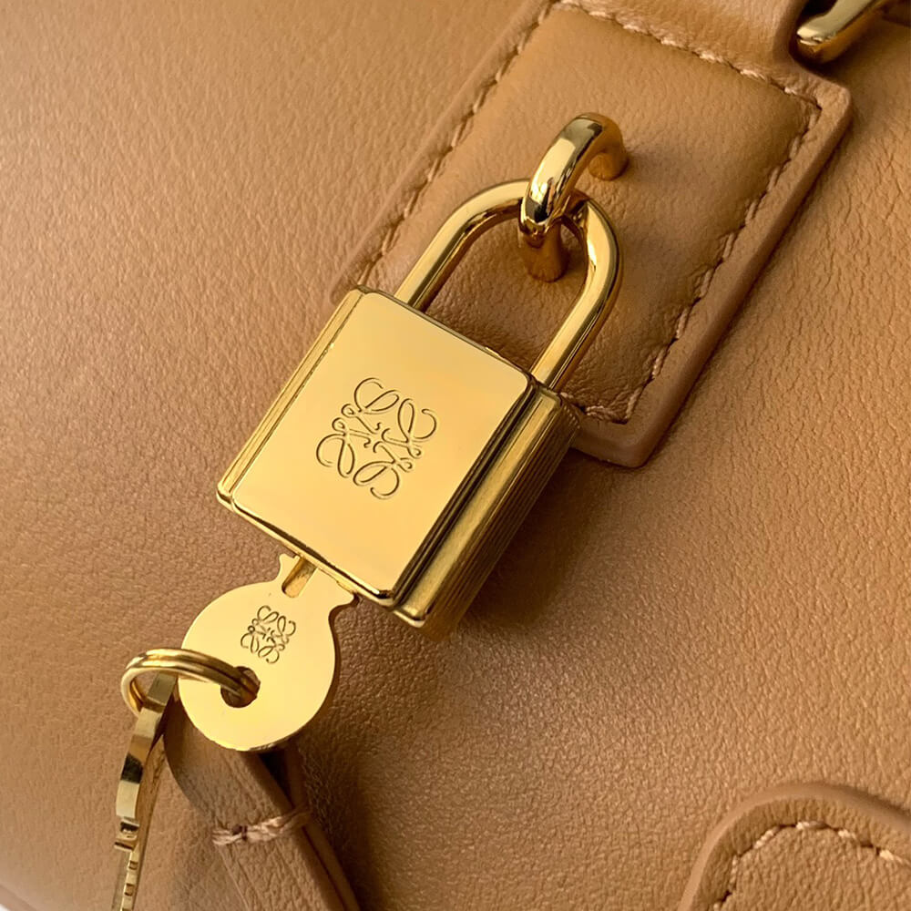 LOEWE Amazona 23 Cropped bag in nappa calfskin(HIGH-END GRADE)