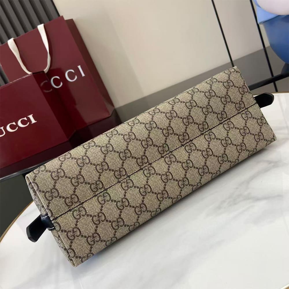 GG Emblem medium shoulder bag